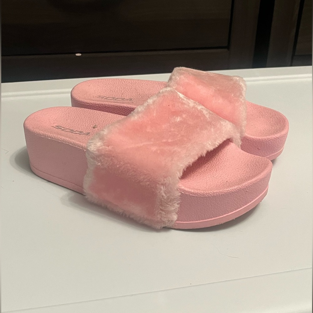 Platform Fuzzy Pink Slides
